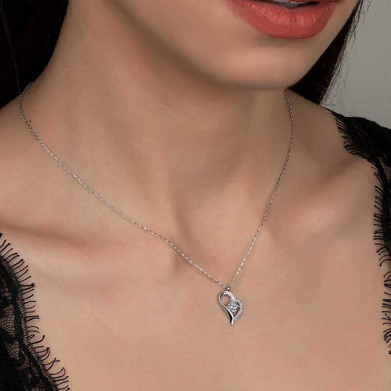 Swarovski%20Taşlı%20Gümüş%20Kalp%20Tektaş%20Bayan%20Kolye